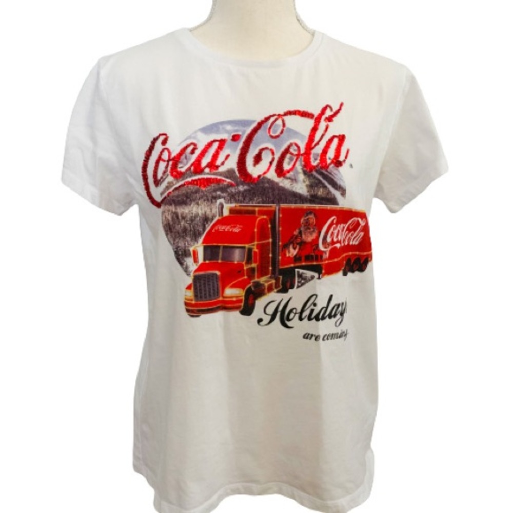 COCA COLA HOLIDAYS ARE COMING GRAPHIC TEE